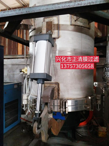 Bottom-discharging bag filter without residual liquid